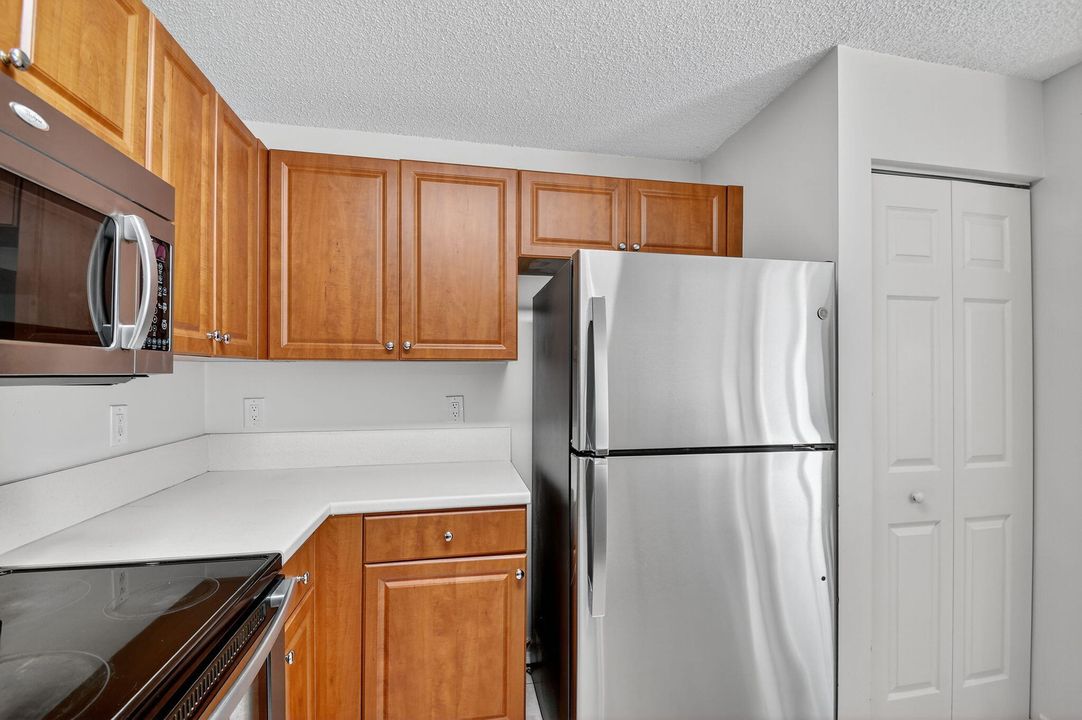 En Venta: $405,000 (3 camas, 2 baños, 1253 Pies cuadrados)