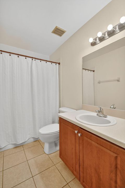 En Venta: $405,000 (3 camas, 2 baños, 1253 Pies cuadrados)