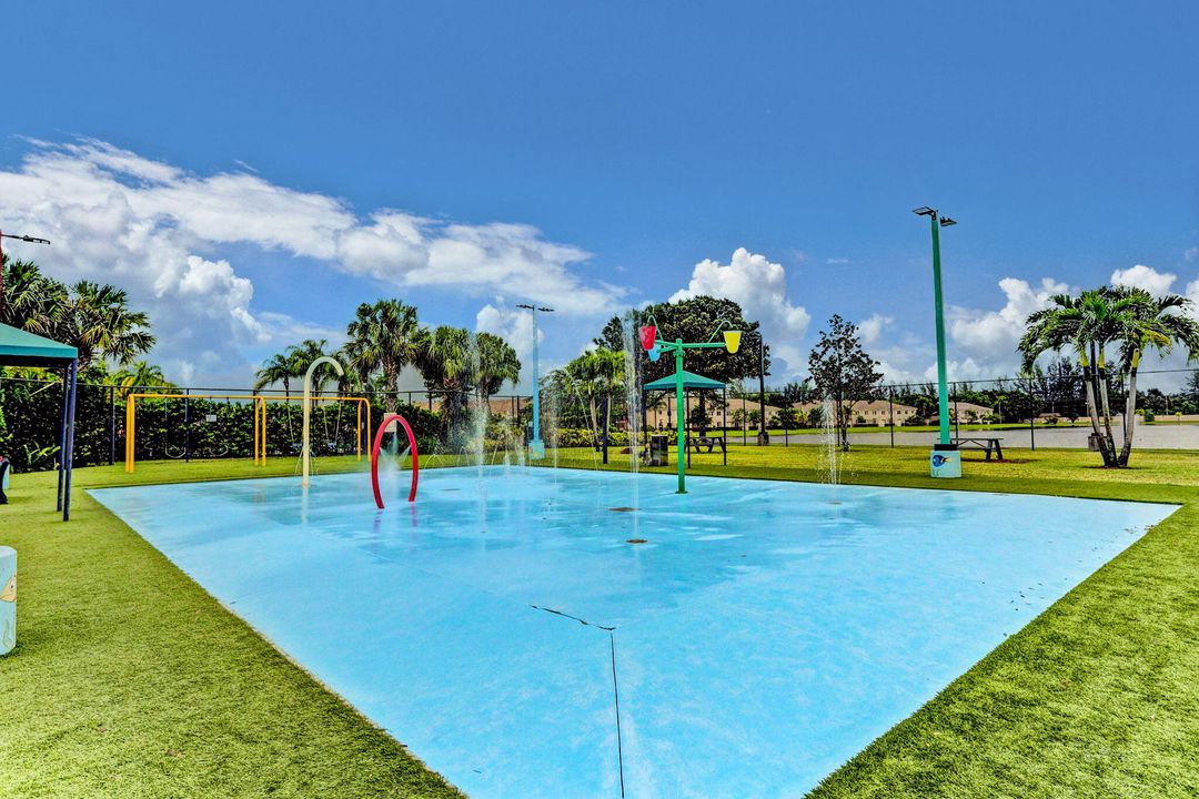 En Venta: $405,000 (3 camas, 2 baños, 1253 Pies cuadrados)