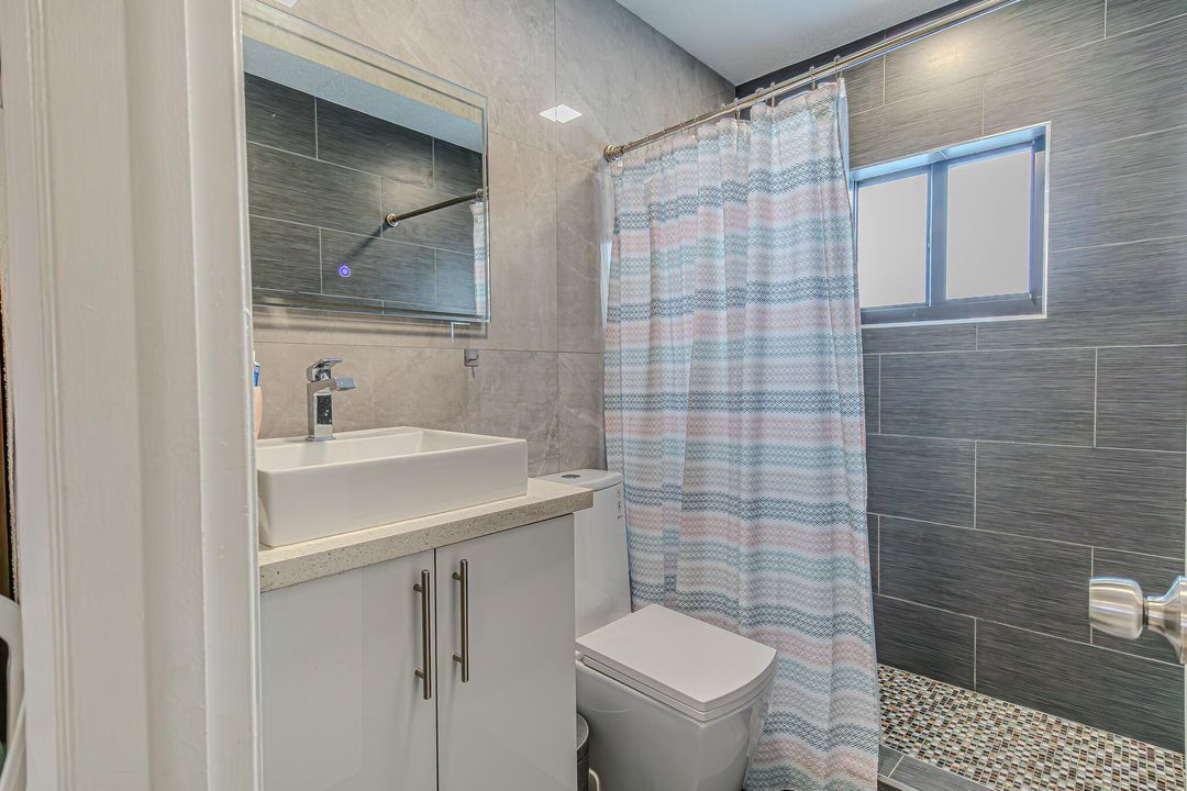 В аренду: $2,500 (2 спален, 2 ванн, 925 Квадратных фут)