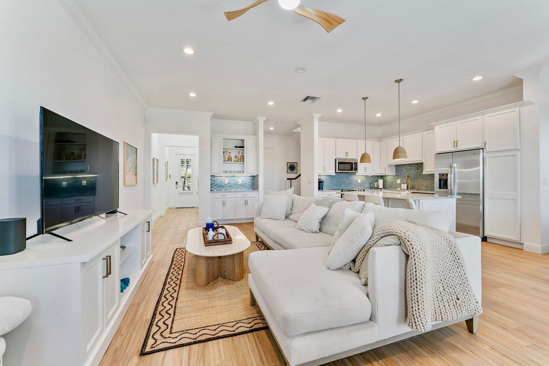 En Venta: $1,190,000 (3 camas, 2 baños, 1995 Pies cuadrados)