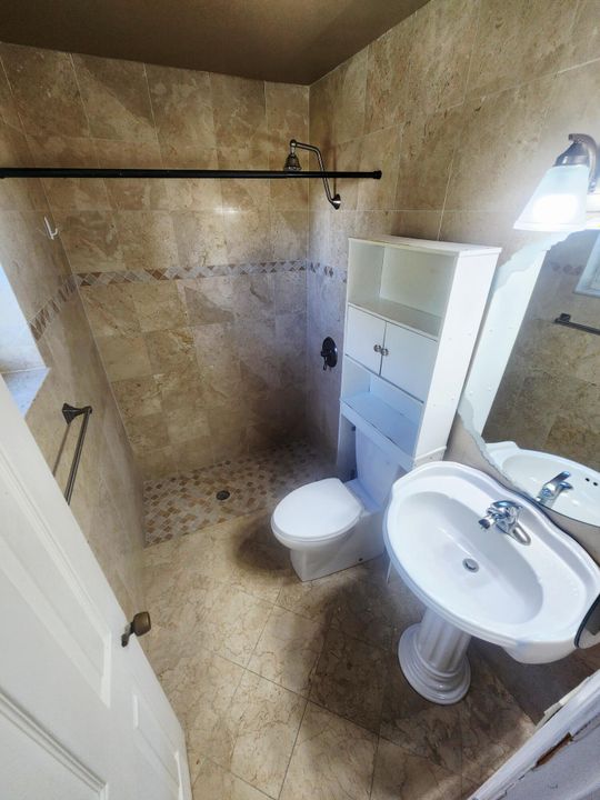 For Rent: $3,850 (4 beds, 2 baths, 2301 Square Feet)