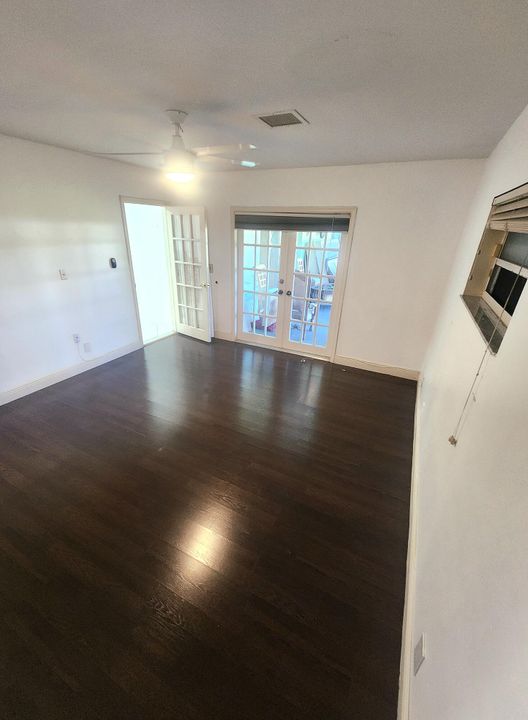 For Rent: $3,850 (4 beds, 2 baths, 2301 Square Feet)