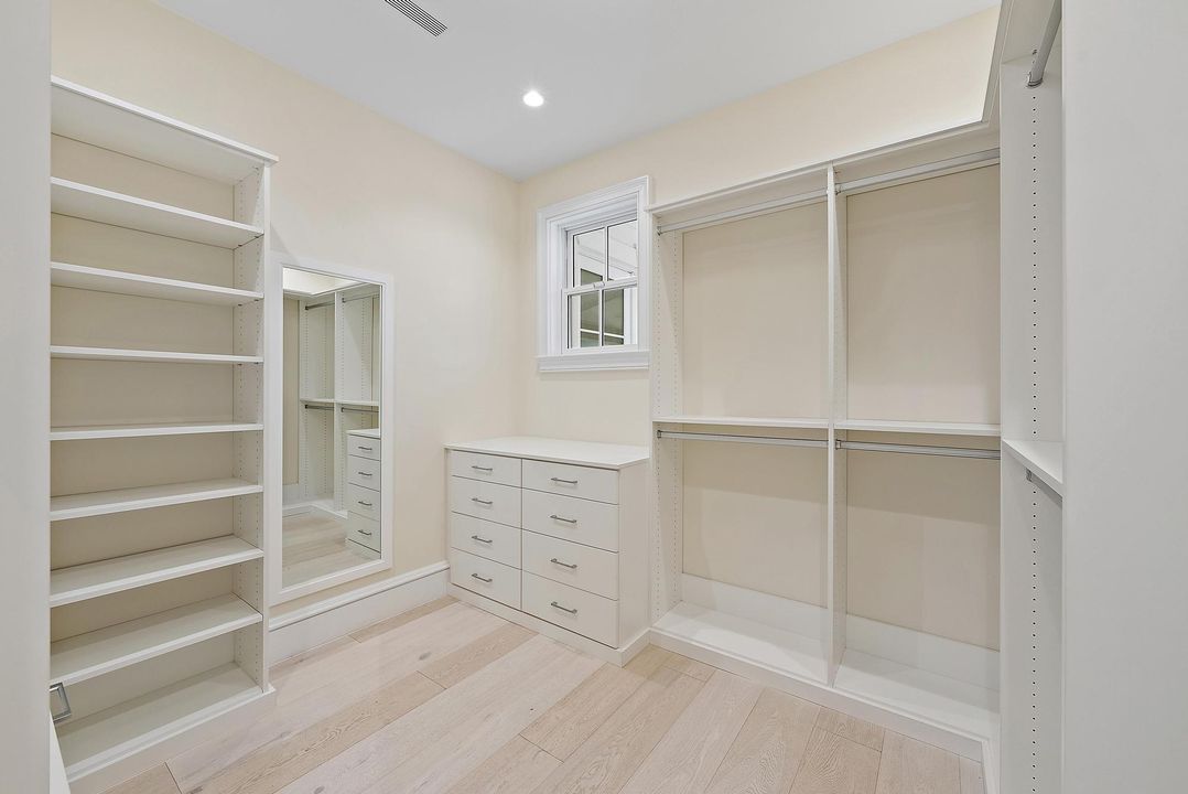 For Sale: $12,950,000 (5 beds, 6 baths, 4380 Square Feet)