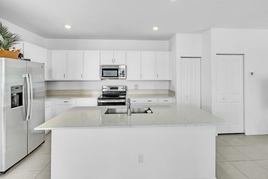 For Rent: $2,600 (4 beds, 2 baths, 1821 Square Feet)