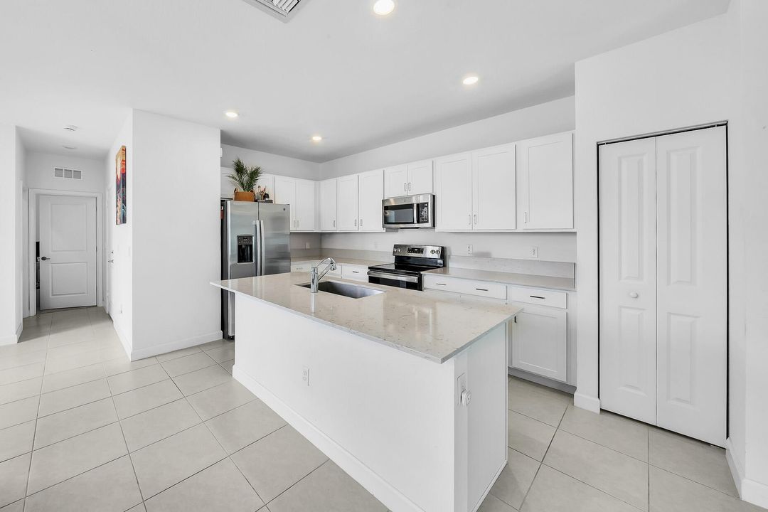 For Rent: $2,600 (4 beds, 2 baths, 1821 Square Feet)