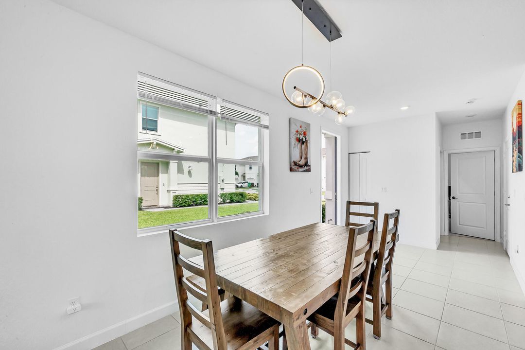 For Rent: $2,600 (4 beds, 2 baths, 1821 Square Feet)