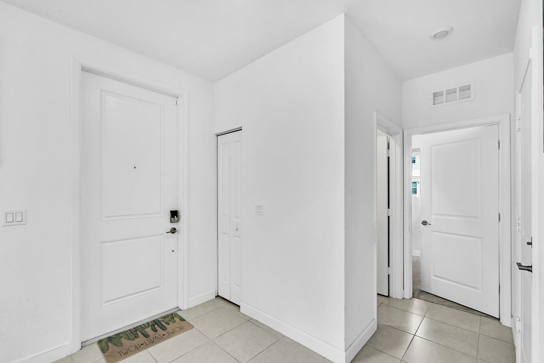 For Rent: $2,600 (4 beds, 2 baths, 1821 Square Feet)