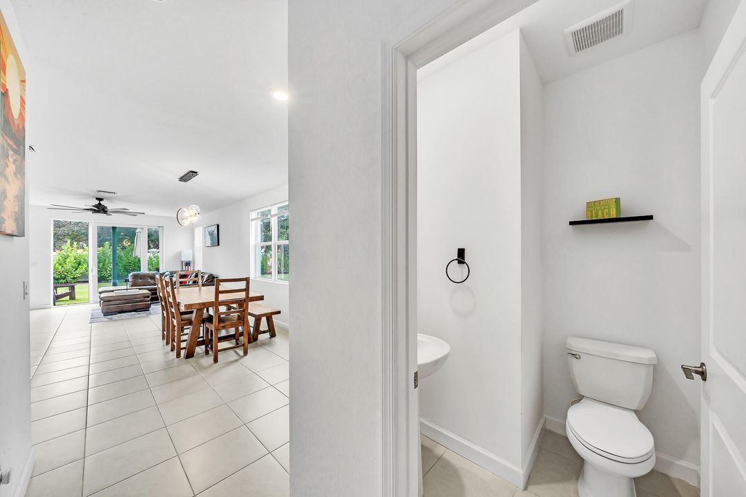 For Rent: $2,600 (4 beds, 2 baths, 1821 Square Feet)