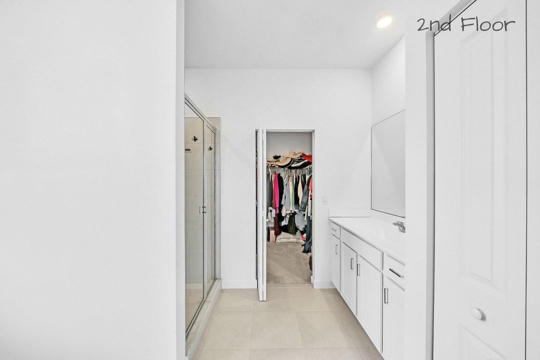 For Rent: $2,600 (4 beds, 2 baths, 1821 Square Feet)