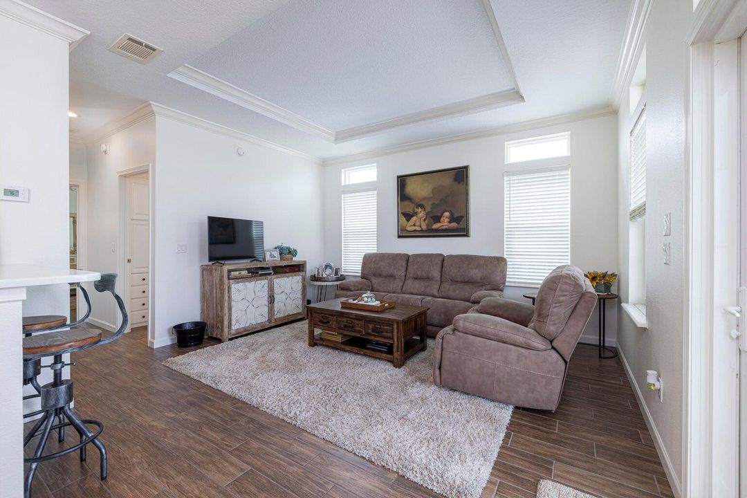 待售: $279,000 (2 贝兹, 2 浴室, 1066 平方英尺)