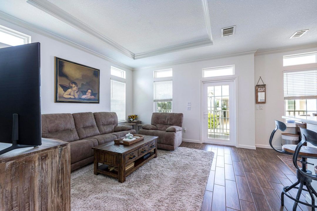 待售: $279,000 (2 贝兹, 2 浴室, 1066 平方英尺)