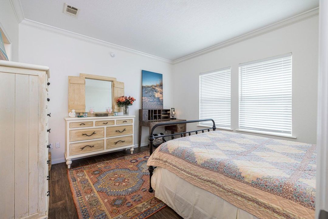 待售: $279,000 (2 贝兹, 2 浴室, 1066 平方英尺)