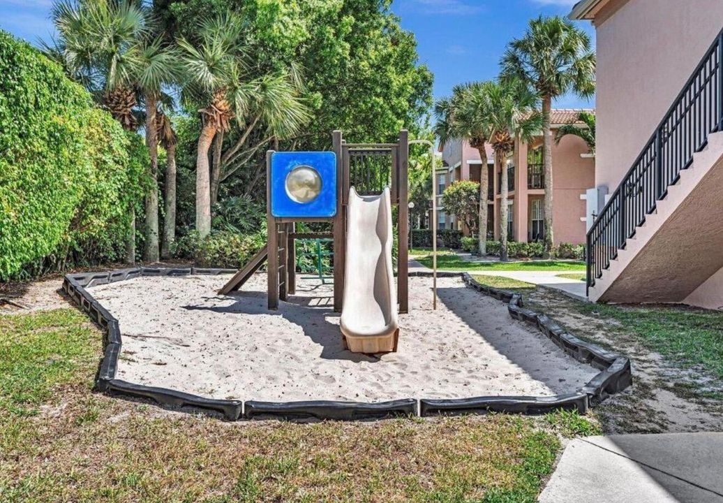 出租: $5,000 (3 贝兹, 2 浴室, 1536 平方英尺)