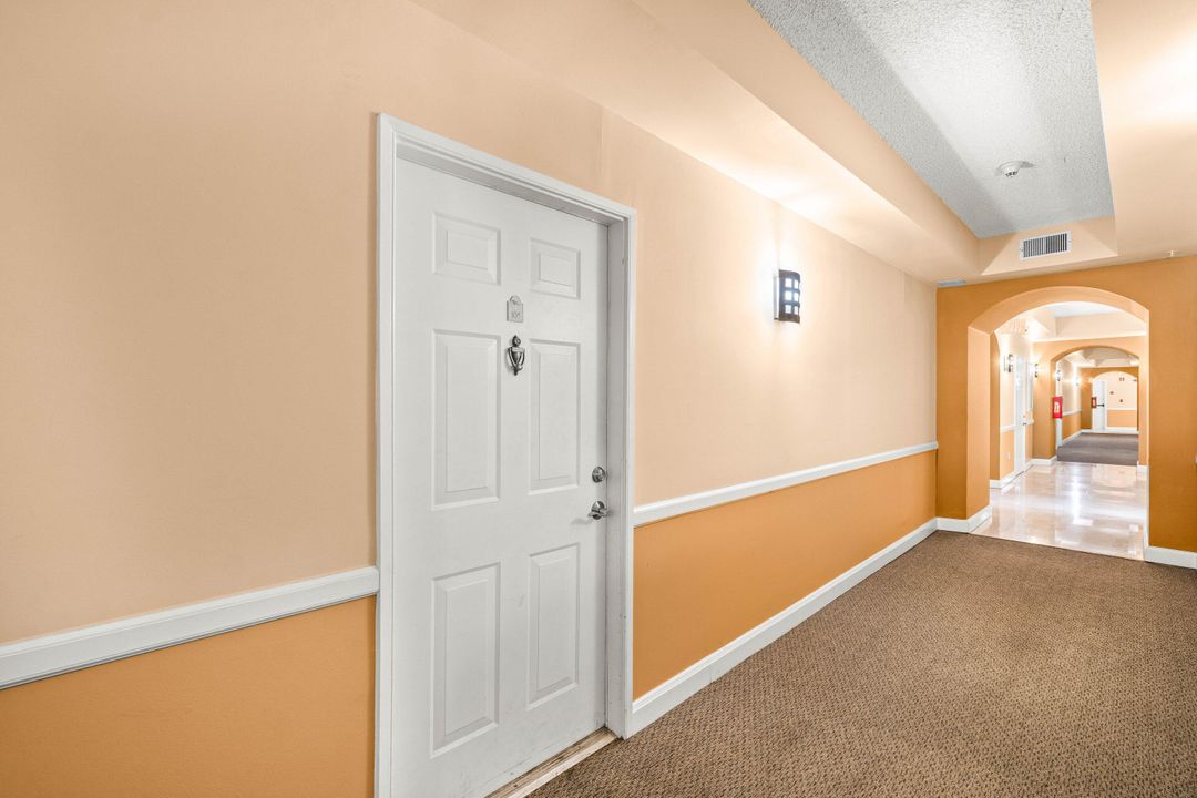 For Sale: $269,000 (2 beds, 1 baths, 901 Square Feet)