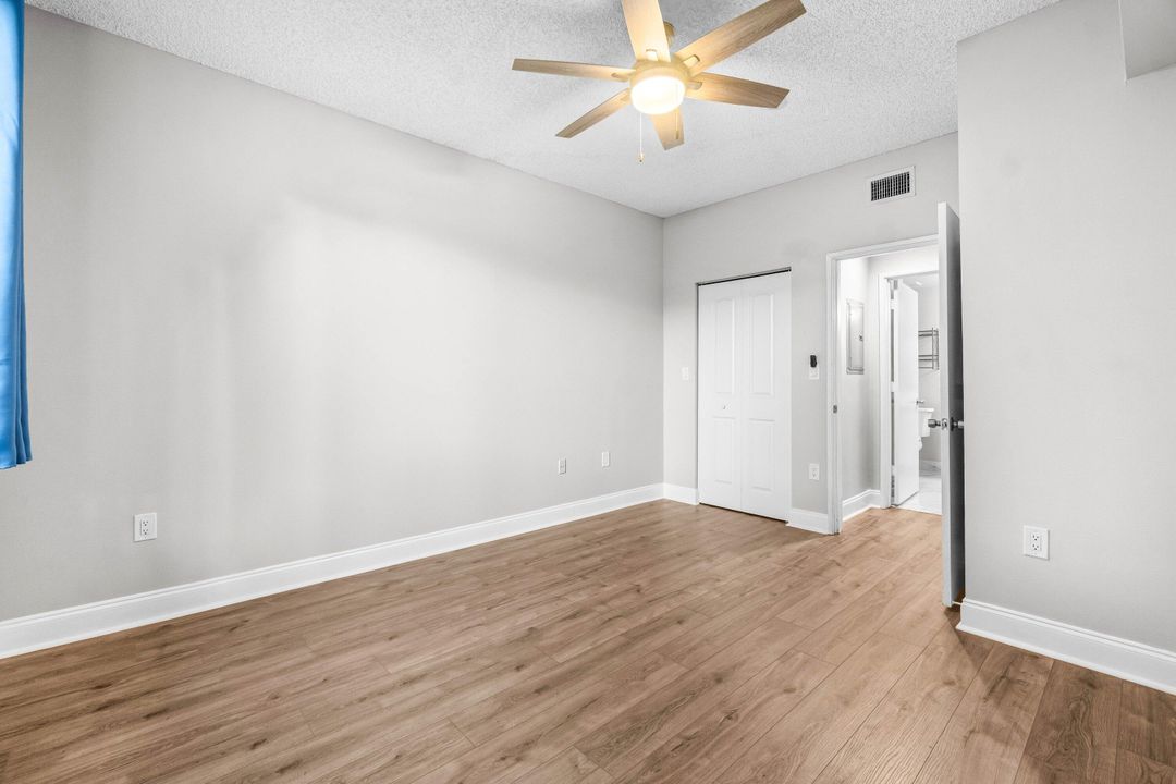 For Sale: $269,000 (2 beds, 1 baths, 901 Square Feet)