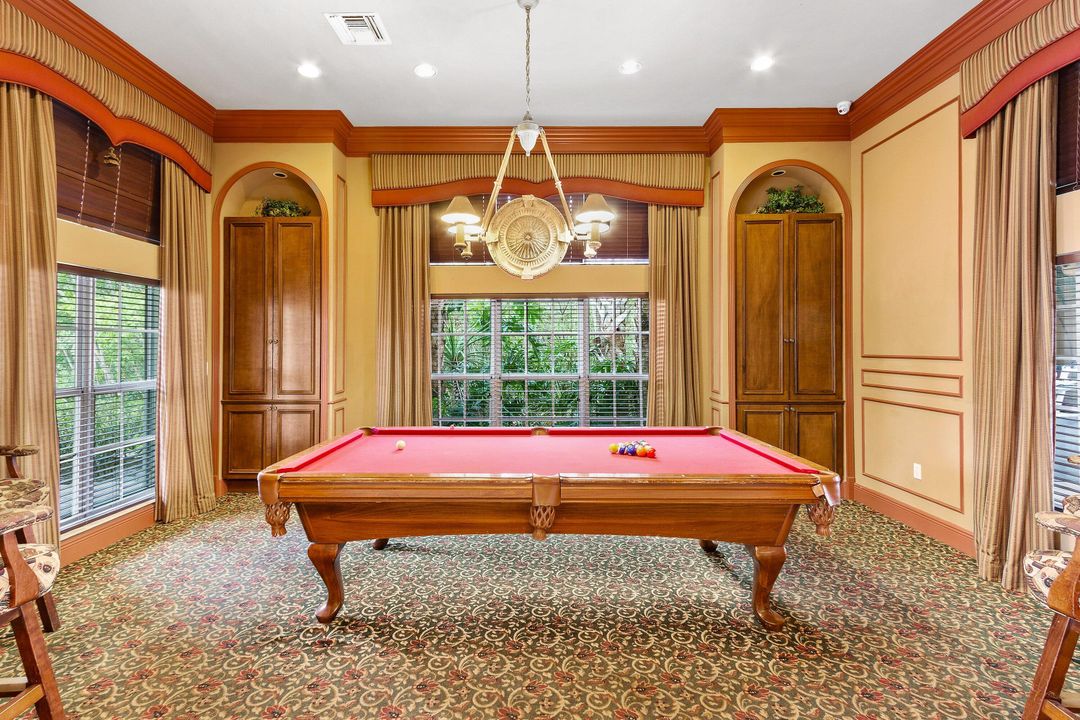 For Sale: $269,000 (2 beds, 1 baths, 901 Square Feet)