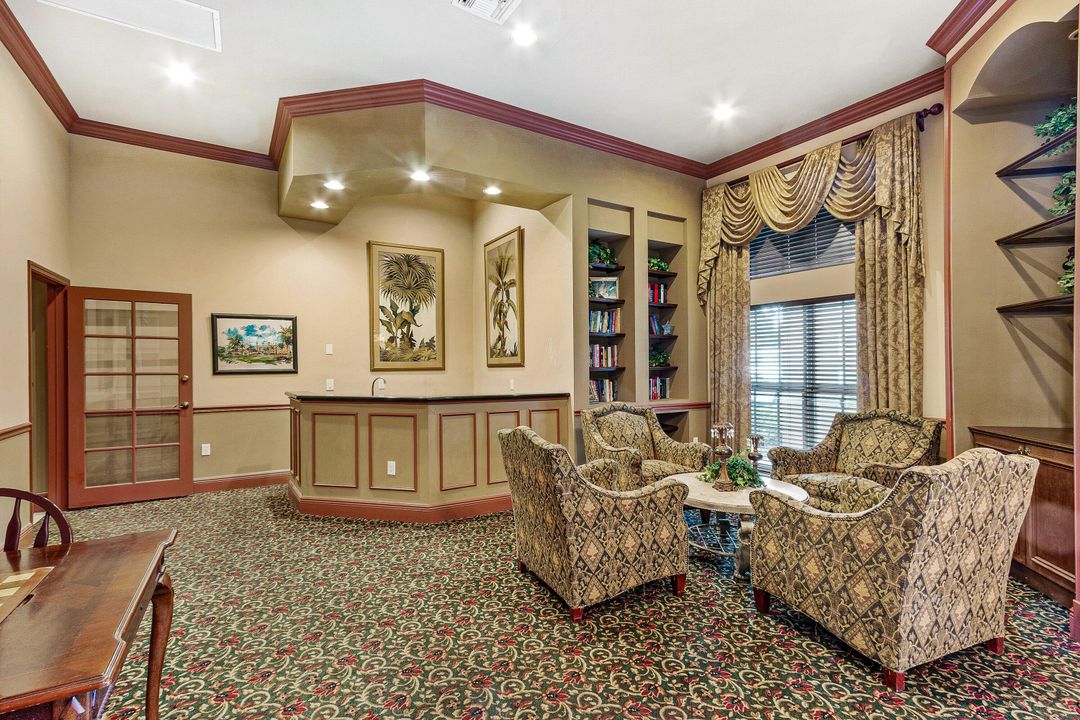 For Sale: $269,000 (2 beds, 1 baths, 901 Square Feet)