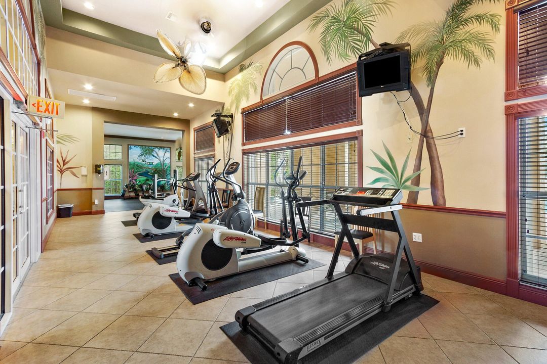 For Sale: $269,000 (2 beds, 1 baths, 901 Square Feet)