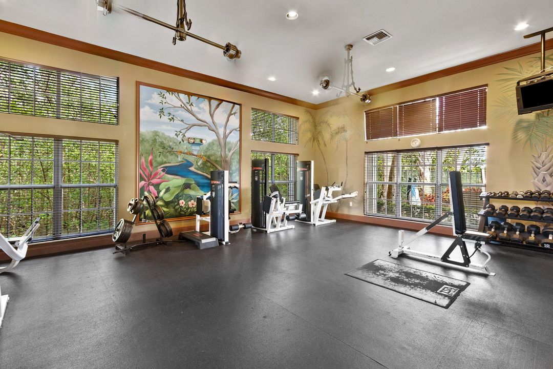 For Sale: $269,000 (2 beds, 1 baths, 901 Square Feet)