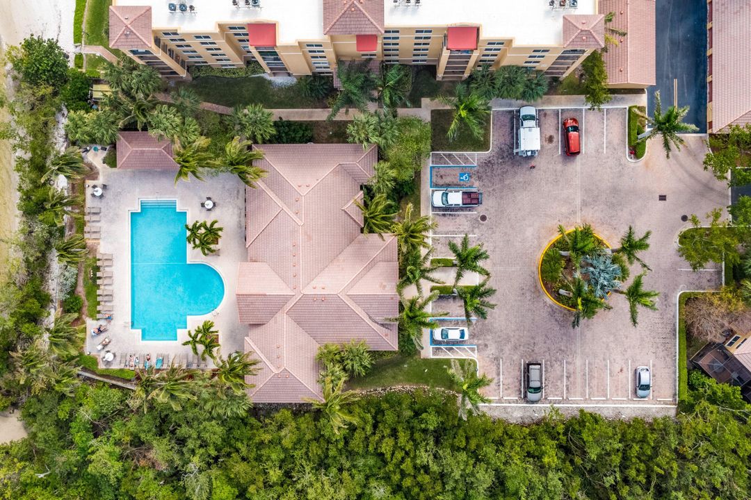 For Sale: $269,000 (2 beds, 1 baths, 901 Square Feet)