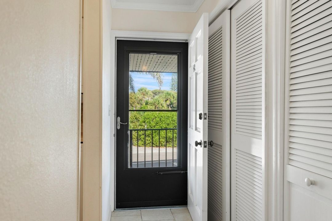 待售: $375,000 (2 贝兹, 2 浴室, 1040 平方英尺)