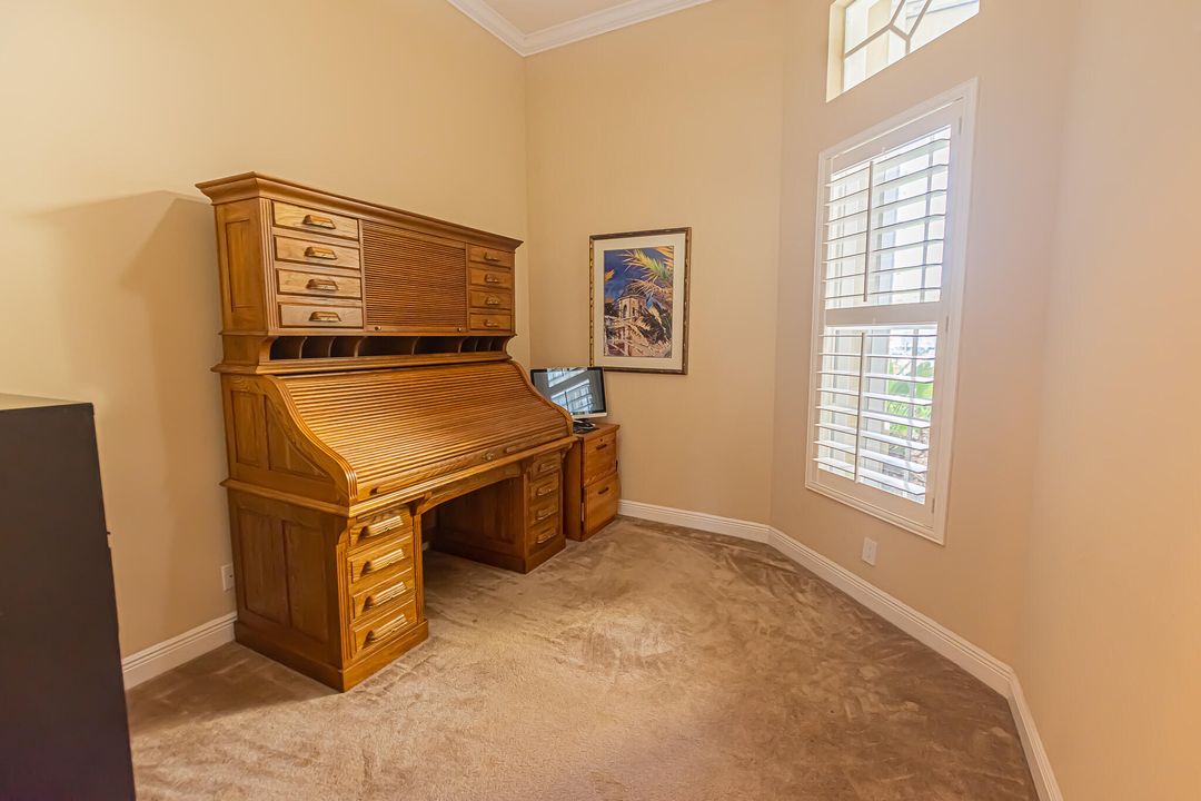 For Sale: $860,000 (5 beds, 5 baths, 3921 Square Feet)