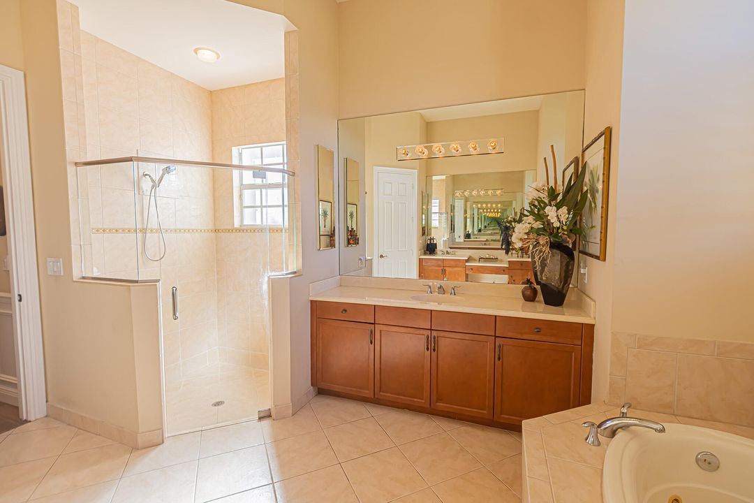 For Sale: $860,000 (5 beds, 5 baths, 3921 Square Feet)