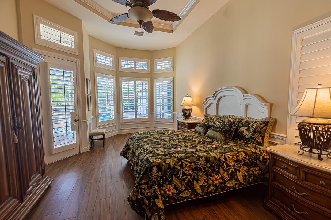 For Sale: $860,000 (5 beds, 5 baths, 3921 Square Feet)