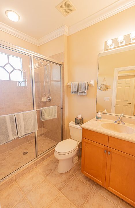 For Sale: $860,000 (5 beds, 5 baths, 3921 Square Feet)