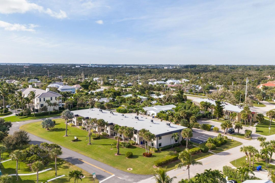 待售: $375,000 (2 贝兹, 2 浴室, 1040 平方英尺)