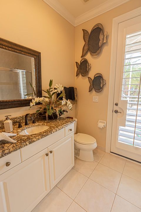 For Sale: $860,000 (5 beds, 5 baths, 3921 Square Feet)