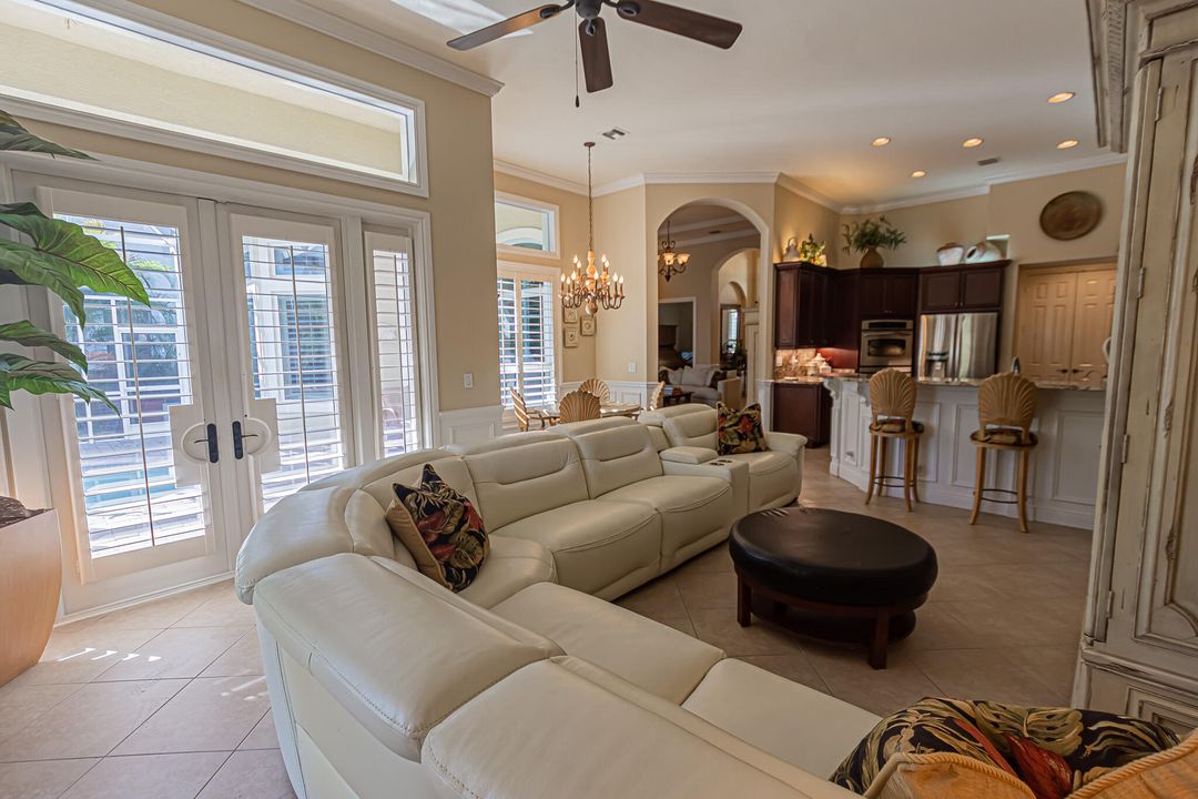 For Sale: $860,000 (5 beds, 5 baths, 3921 Square Feet)