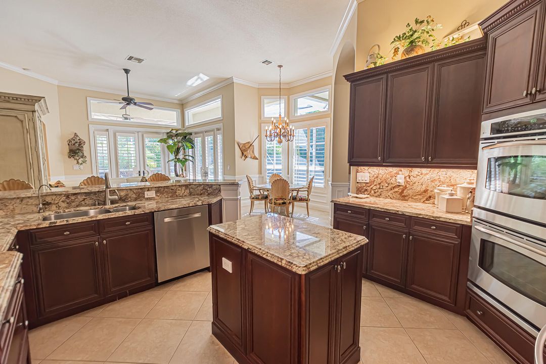 For Sale: $860,000 (5 beds, 5 baths, 3921 Square Feet)