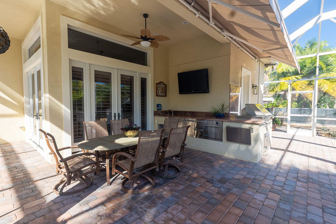 For Sale: $860,000 (5 beds, 5 baths, 3921 Square Feet)