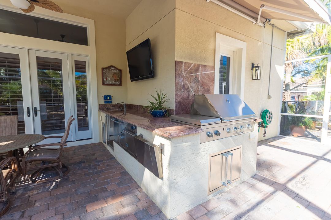 For Sale: $860,000 (5 beds, 5 baths, 3921 Square Feet)