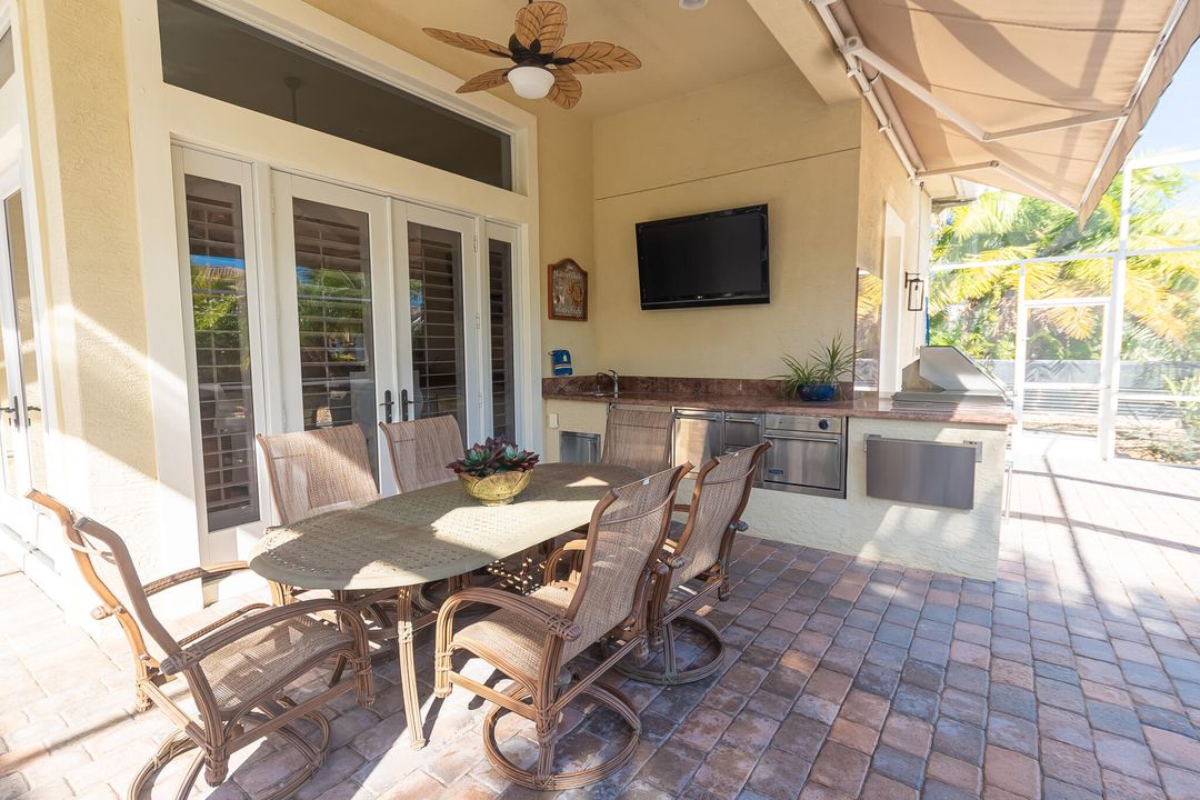 For Sale: $860,000 (5 beds, 5 baths, 3921 Square Feet)