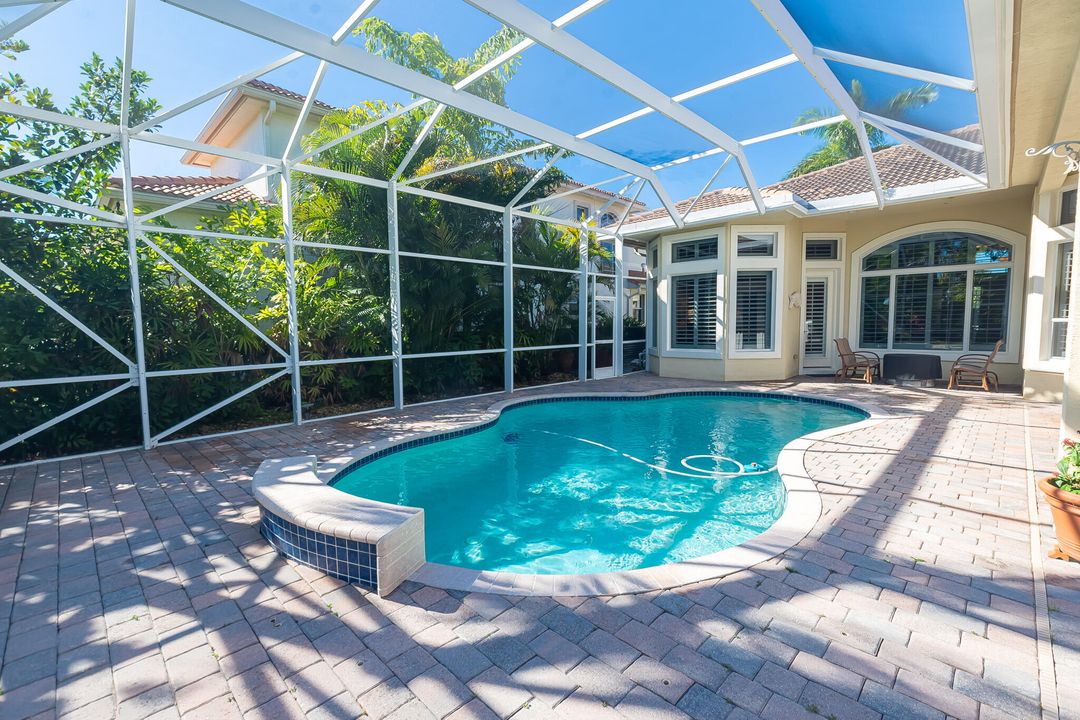 For Sale: $860,000 (5 beds, 5 baths, 3921 Square Feet)