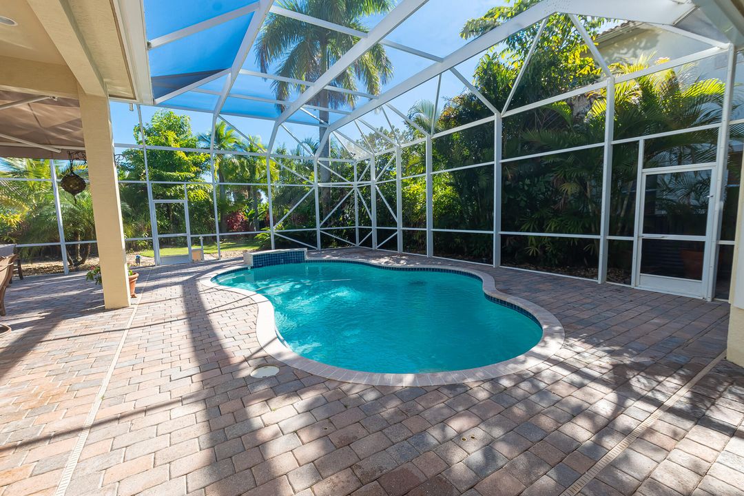 For Sale: $860,000 (5 beds, 5 baths, 3921 Square Feet)