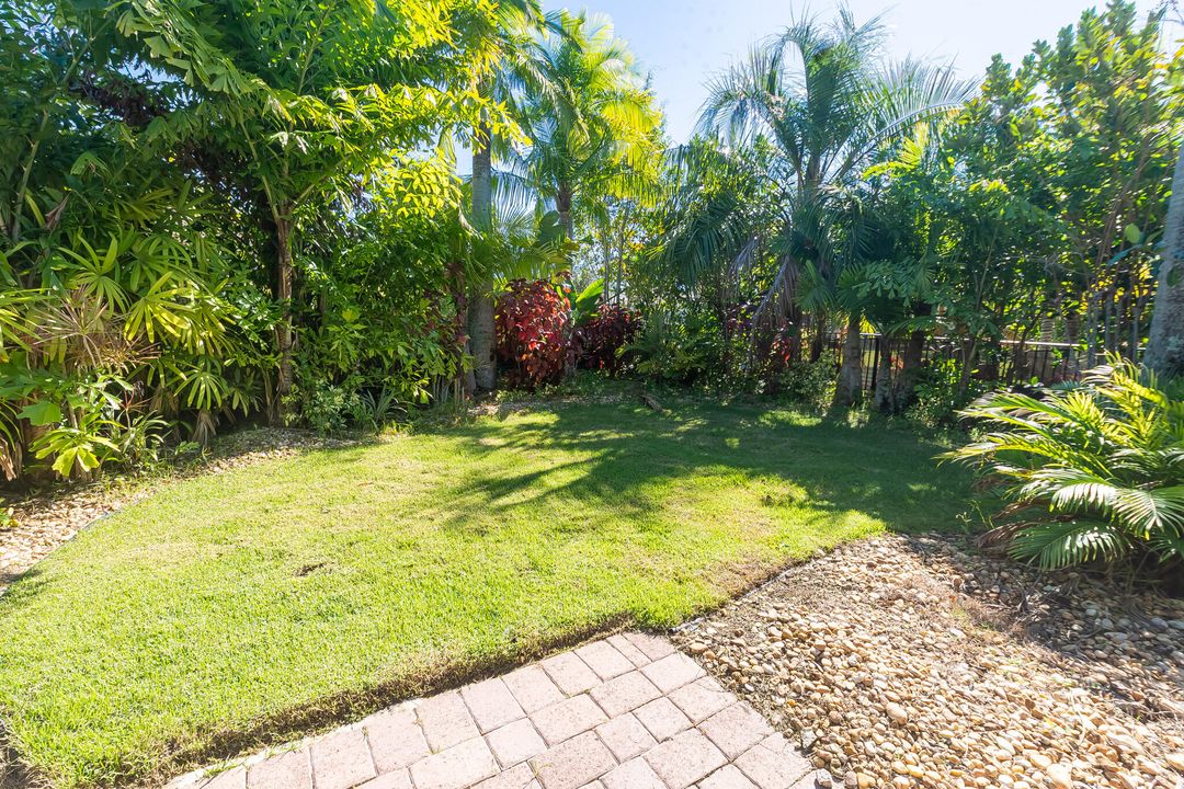 For Sale: $860,000 (5 beds, 5 baths, 3921 Square Feet)