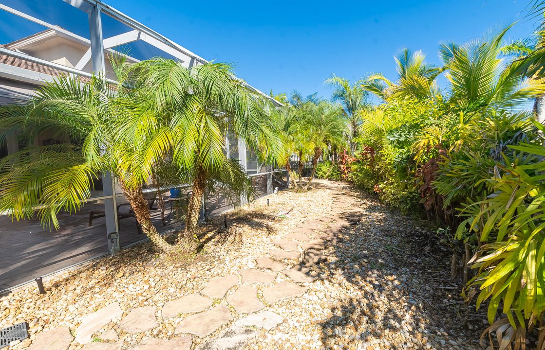 For Sale: $860,000 (5 beds, 5 baths, 3921 Square Feet)