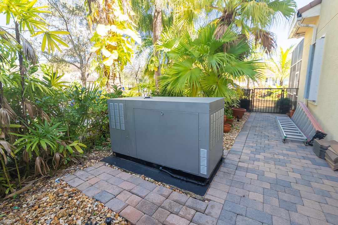 For Sale: $860,000 (5 beds, 5 baths, 3921 Square Feet)