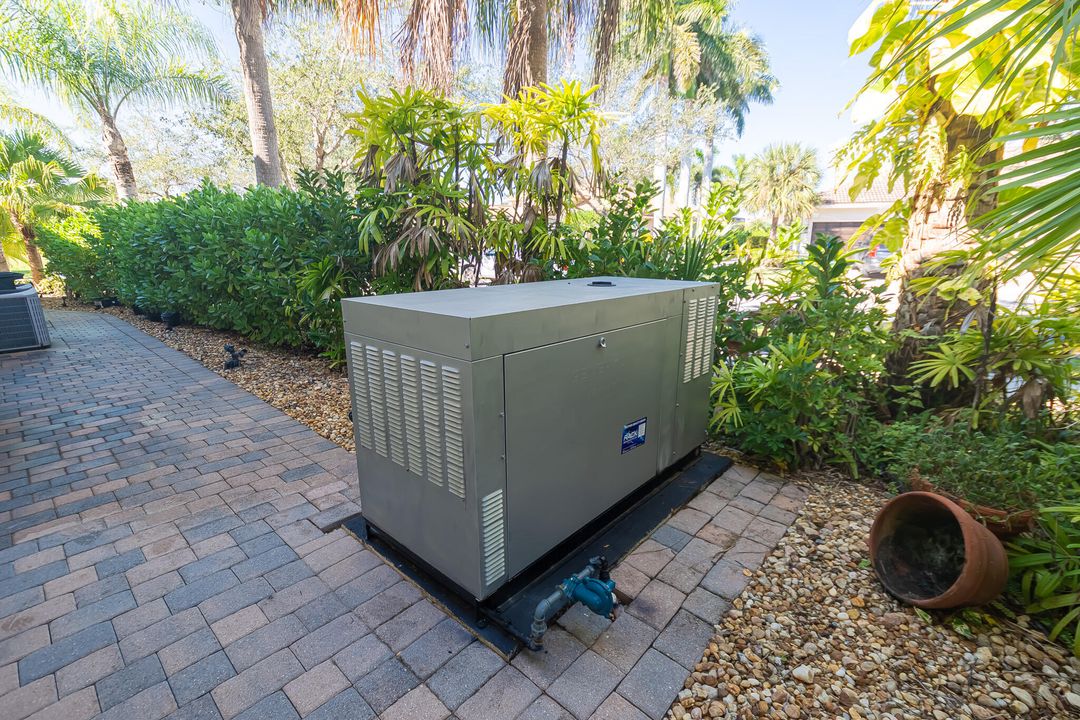 For Sale: $860,000 (5 beds, 5 baths, 3921 Square Feet)