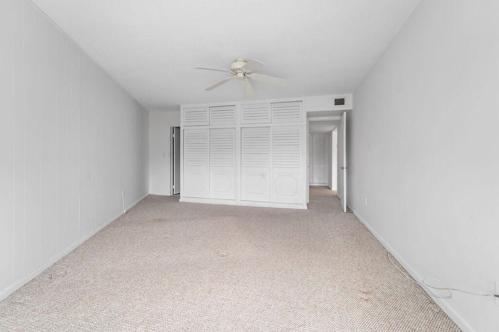 For Sale: $221,999 (2 beds, 2 baths, 869 Square Feet)