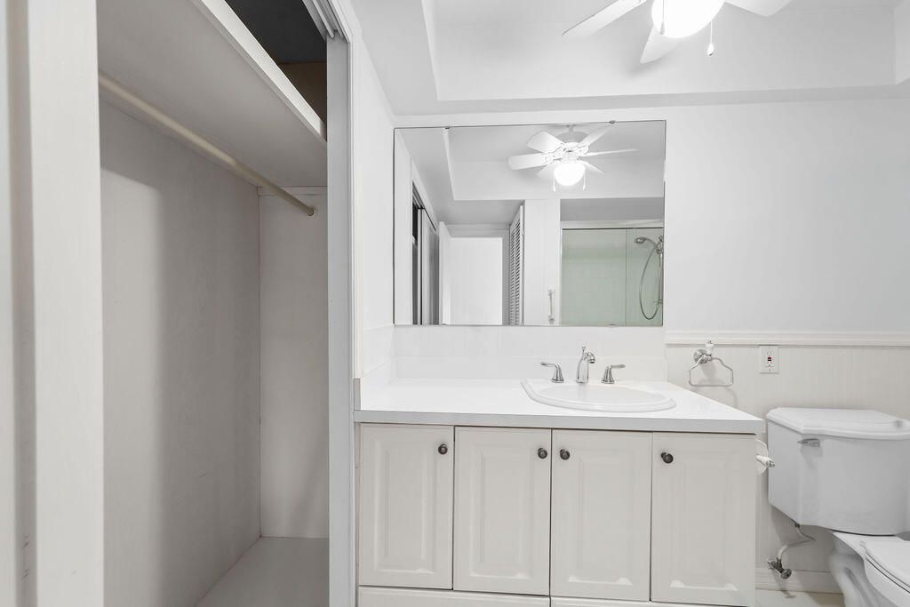 For Sale: $221,999 (2 beds, 2 baths, 869 Square Feet)