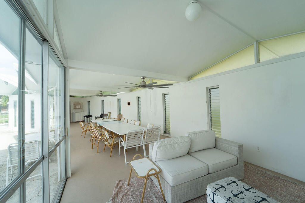 For Sale: $221,999 (2 beds, 2 baths, 869 Square Feet)