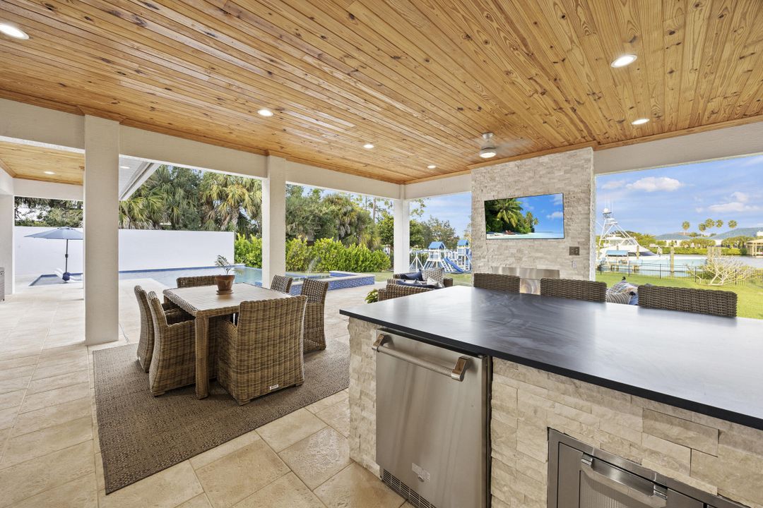 For Sale: $5,389,900 (5 beds, 3 baths, 5107 Square Feet)