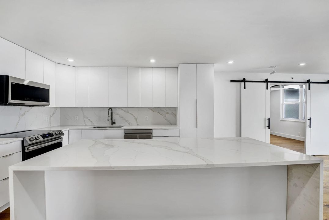 For Rent: $6,500 (2 beds, 2 baths, 1100 Square Feet)