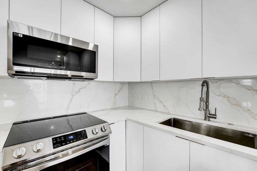 For Rent: $6,500 (2 beds, 2 baths, 1100 Square Feet)