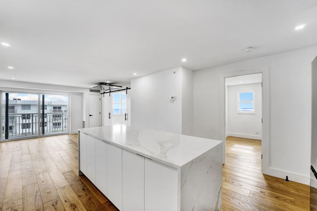 For Rent: $6,500 (2 beds, 2 baths, 1100 Square Feet)